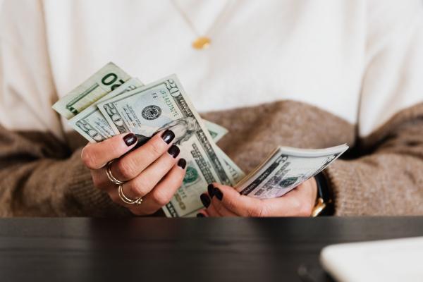 广发信用卡欠款8万逾期