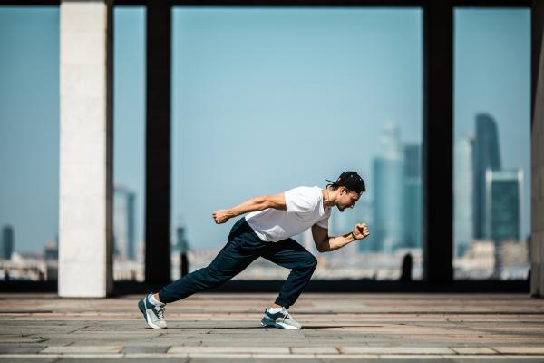 长相伴庆典版终身寿险的特点和优势是什么，适合哪些人购买