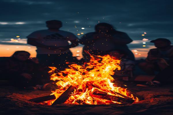 投保人拿被保人的保险贷款钱谁还，保险贷款的风险和注意事项