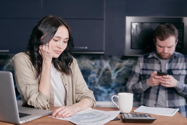 生孩子报医保还是生育险划算，生育险与医保的区别和选择